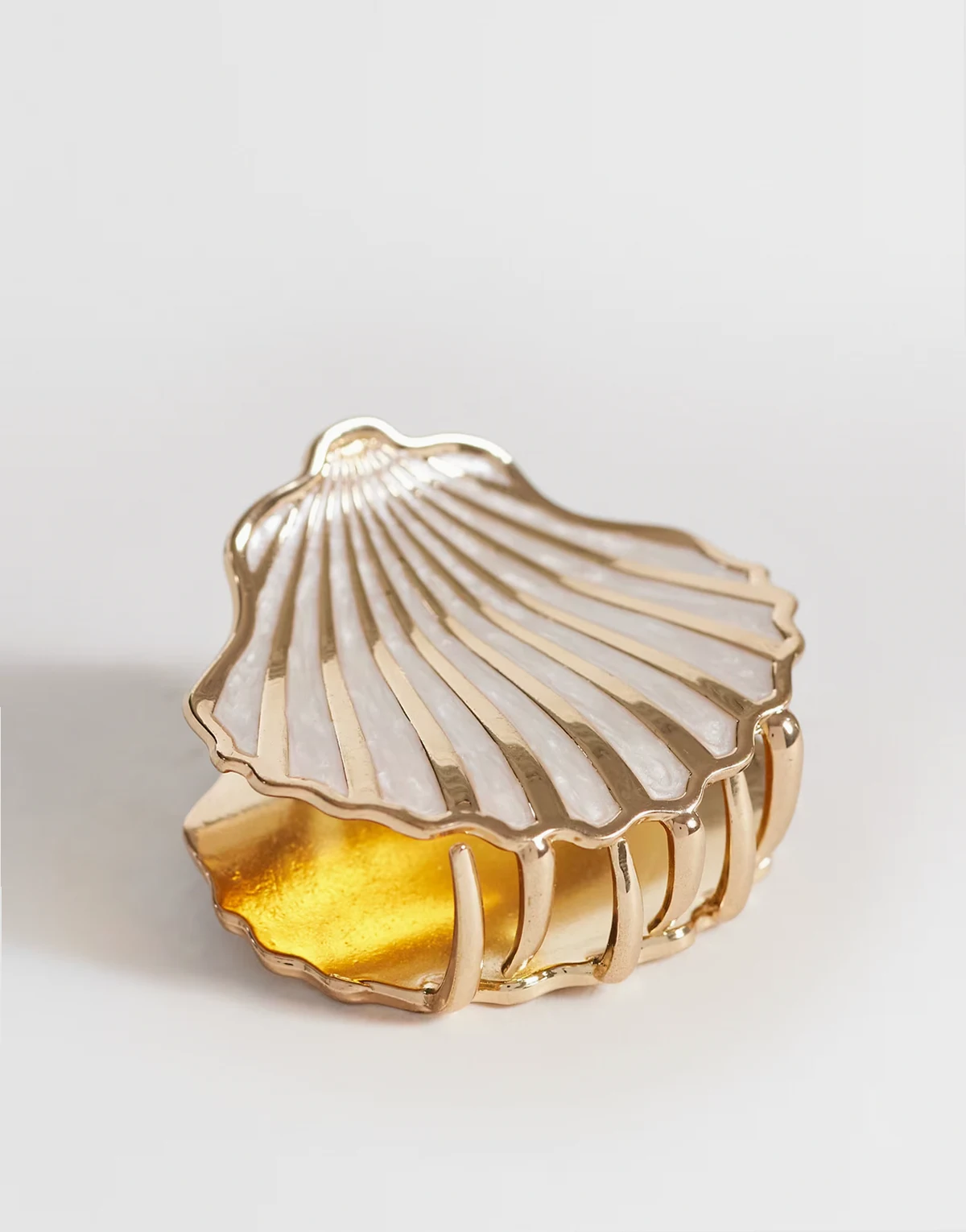 resin shell hair claw clip in gold tone
