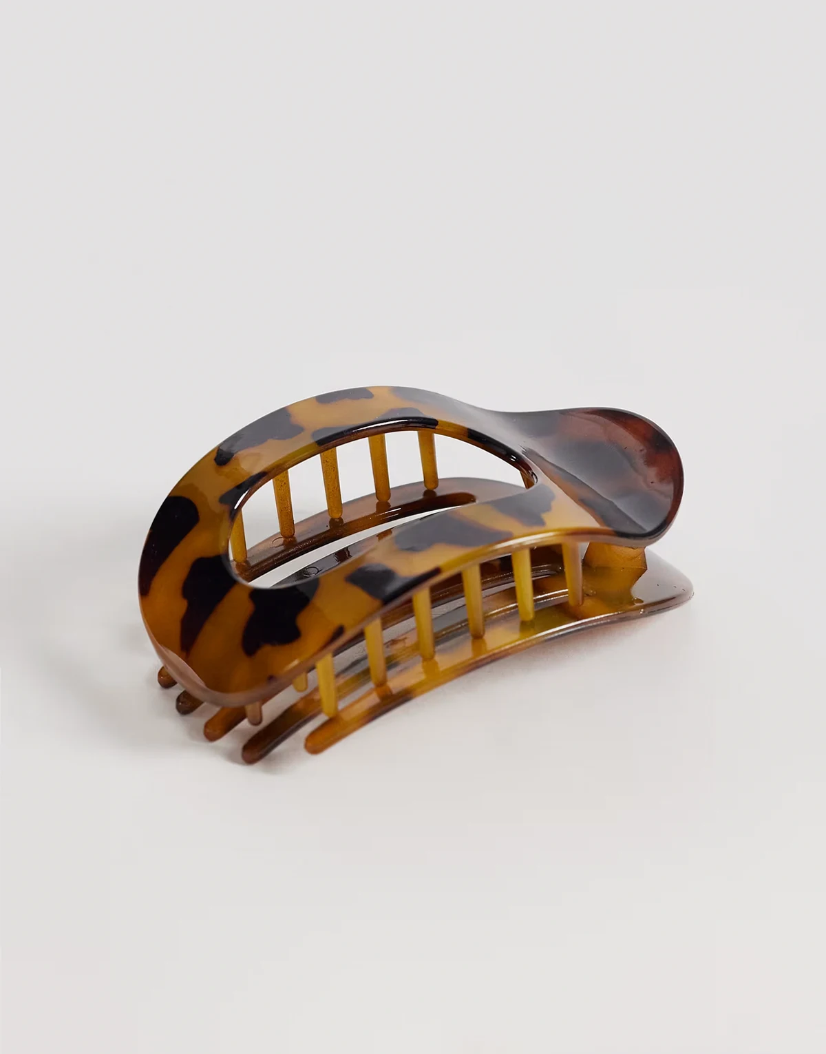 flat hair claw clip in tortoiseshell effect