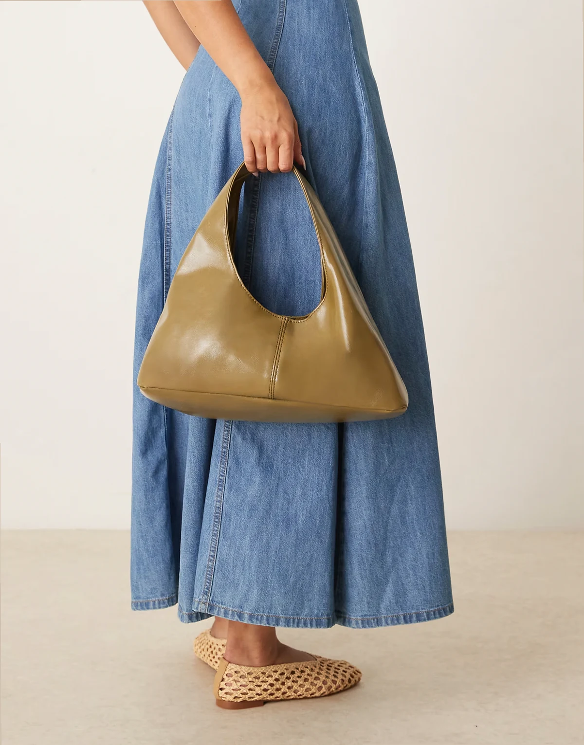 trapeze shoulder bag in olive