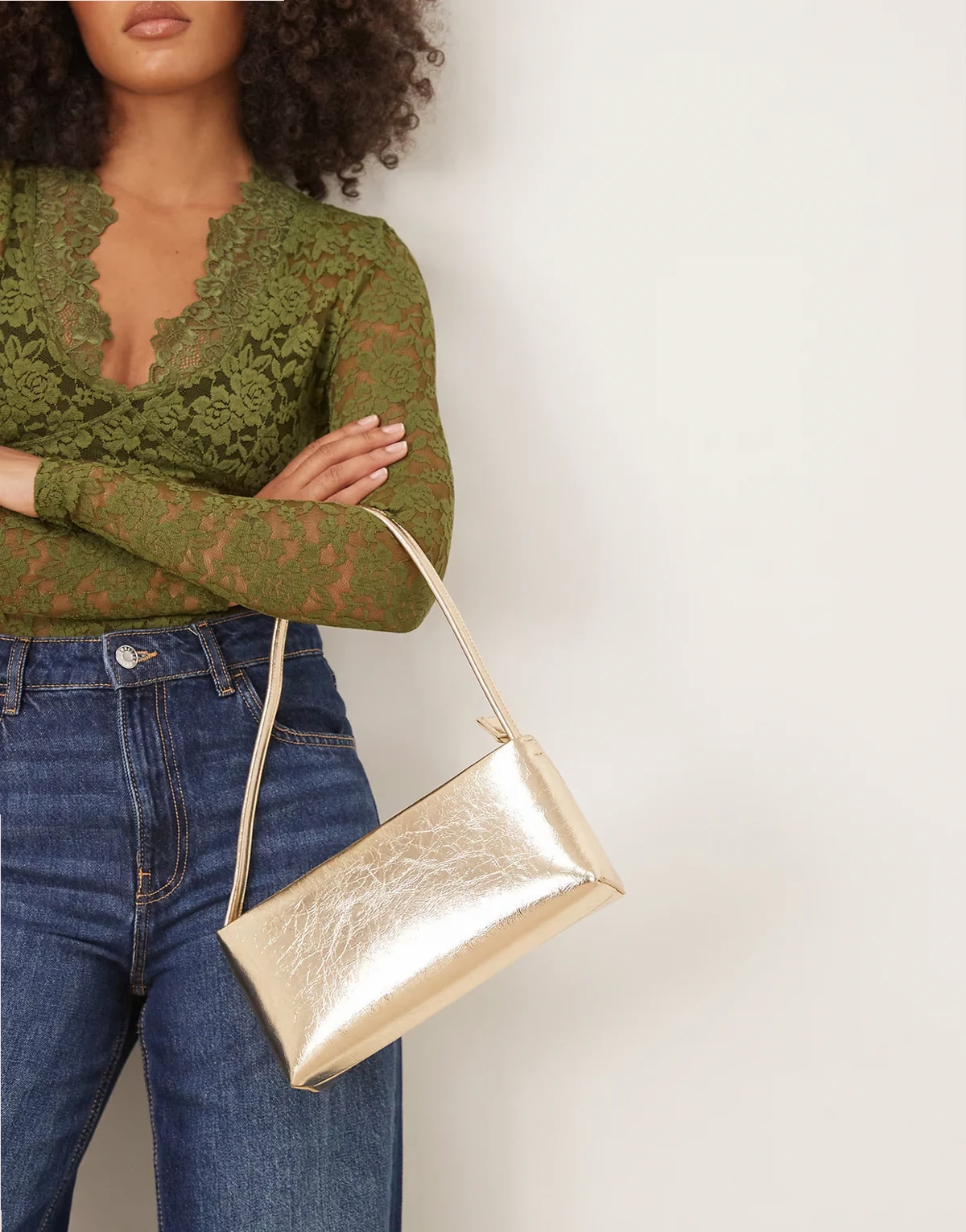 textured minimal 90s shoulder bag in gold