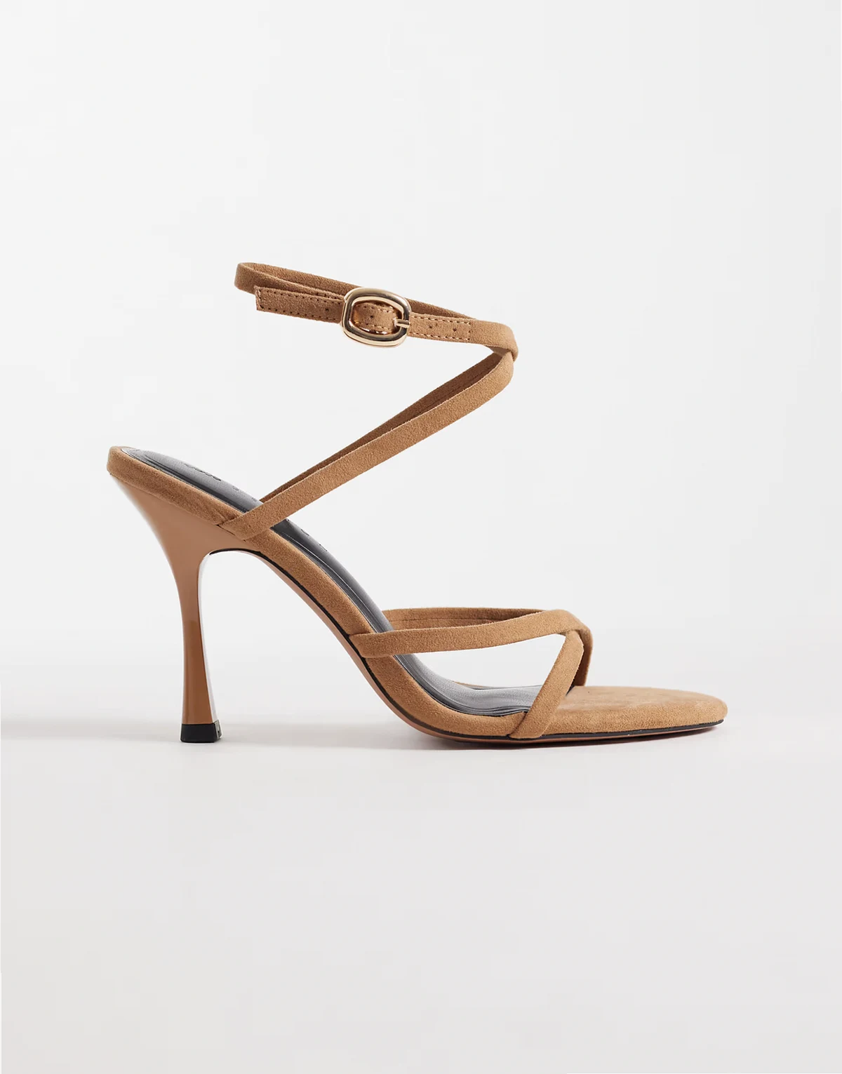 – Nikki – Filigrane High-Heels-Sandalen aus Wildlederimitat in Sand mit überkreuztem Detail