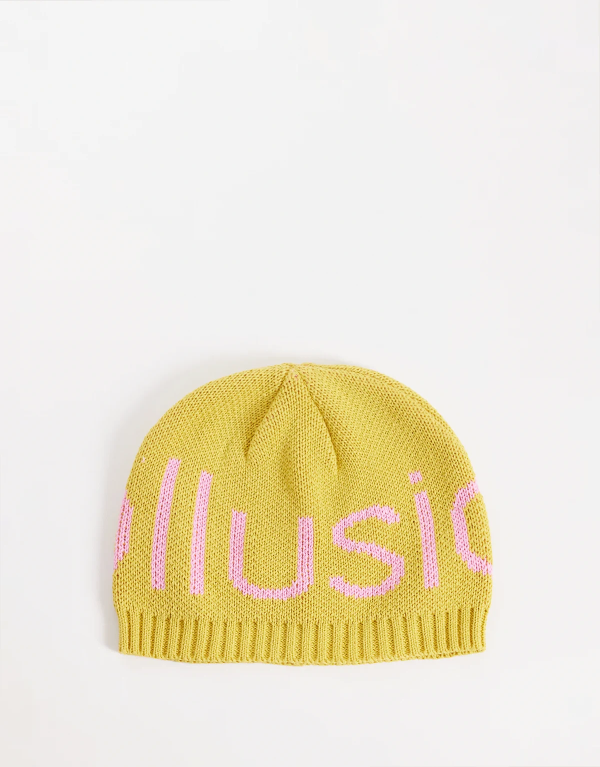– Żółta szydełkowana czapka beanie z logo