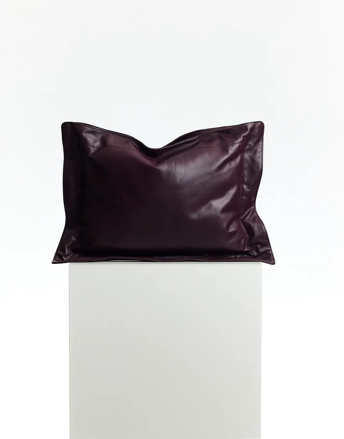 Pillow bag in black cherry