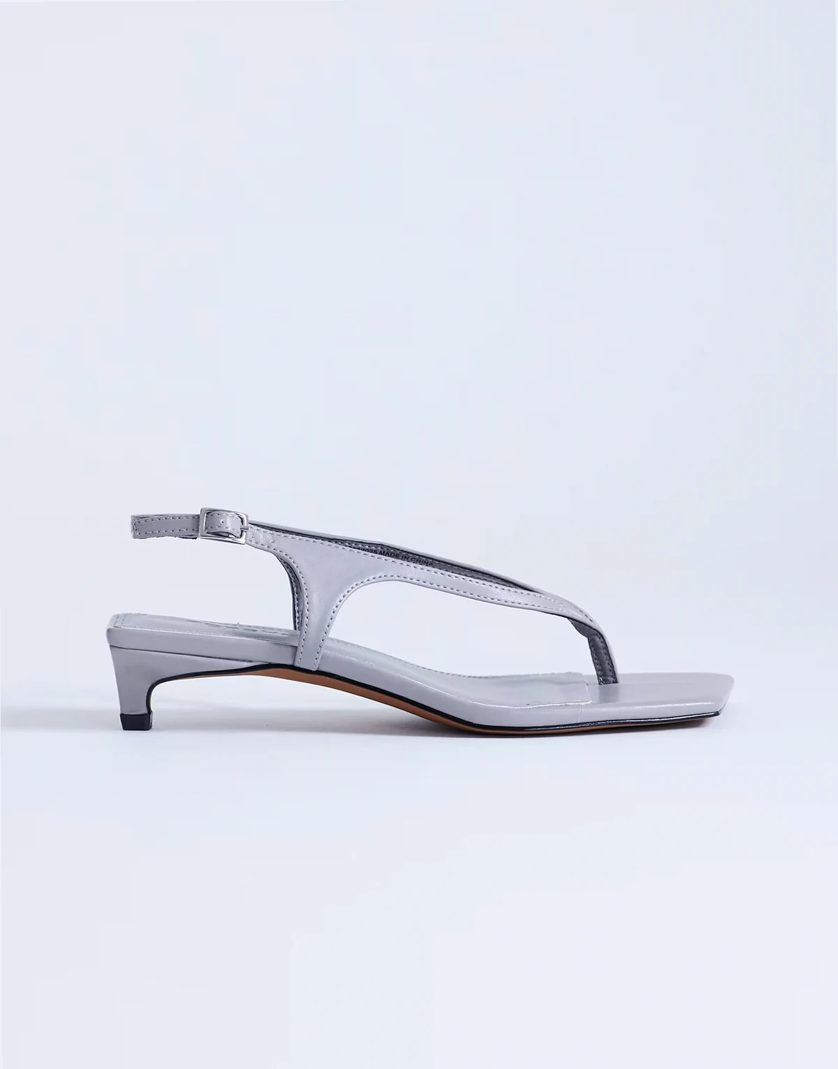 – Sunshine – Zehenstegsandalen in Grau mit mittelhohem Absatz