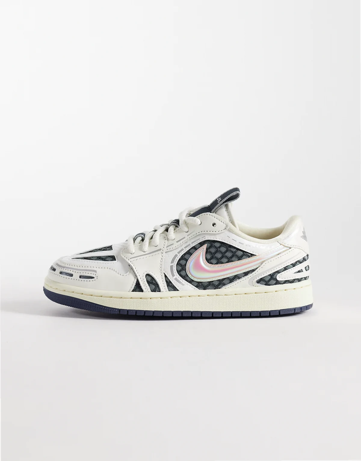 Nike Air Jordan Method of Make Low V3 sneakers in blue and white
