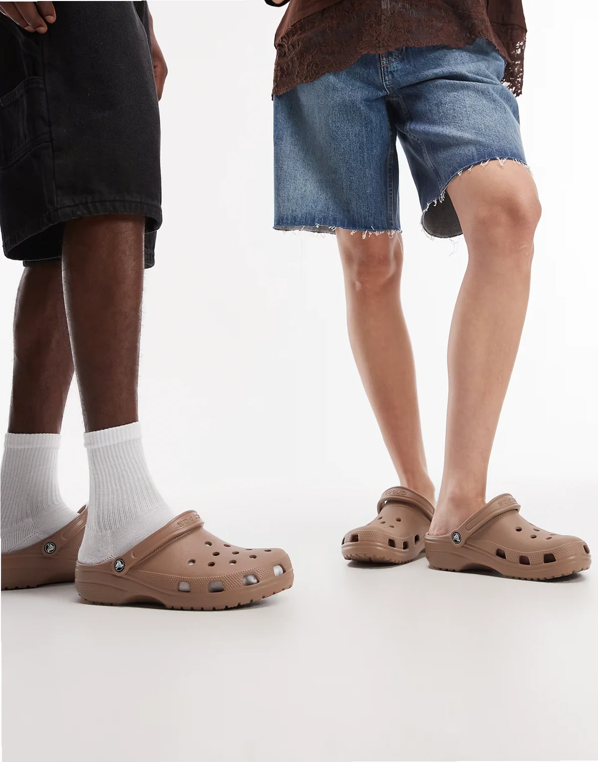 Unisex – Klasyczne chodaki w kolorze kawy z mlekiem