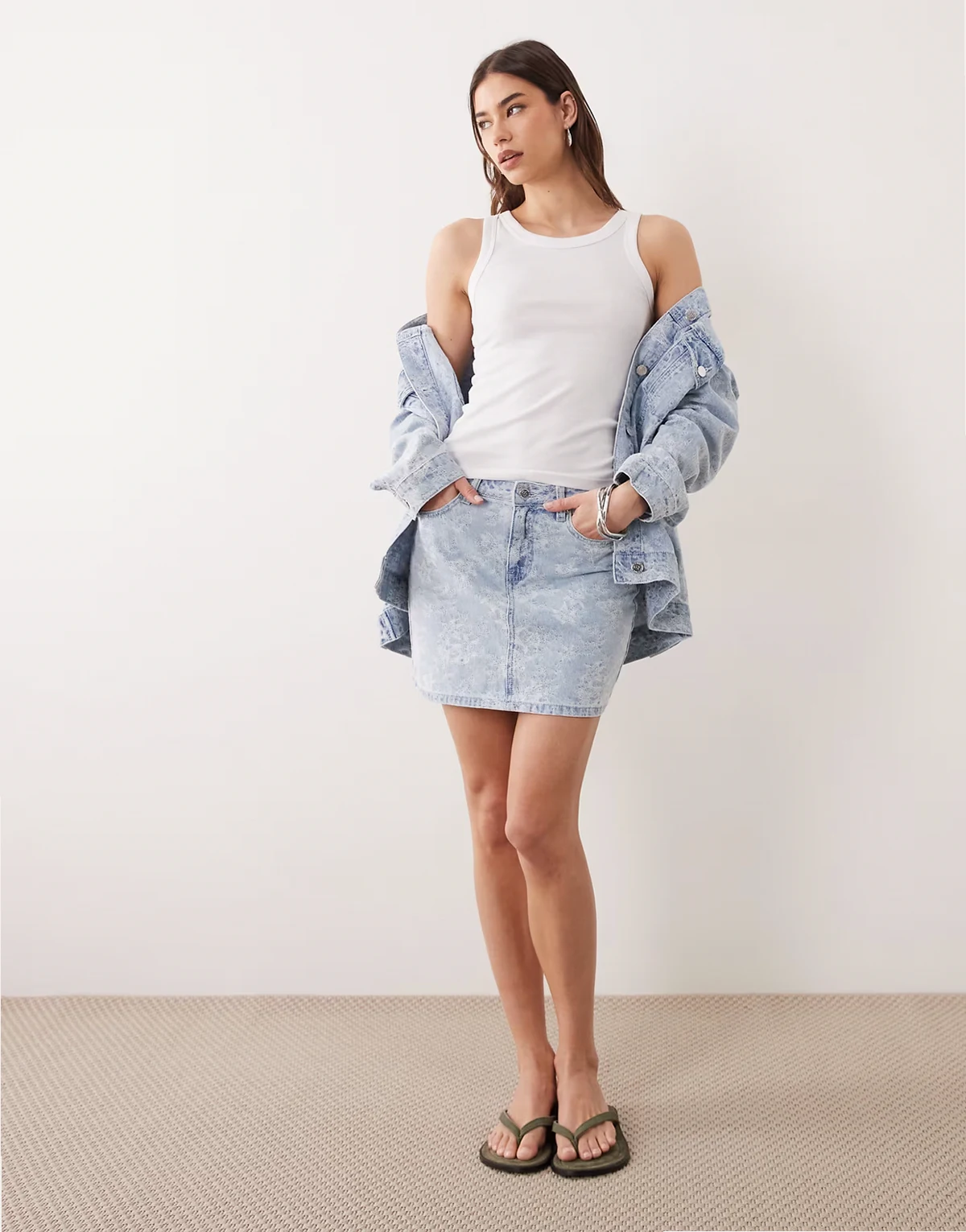 – Mini-Jeansrock mit Blumendetail, Kombiteil