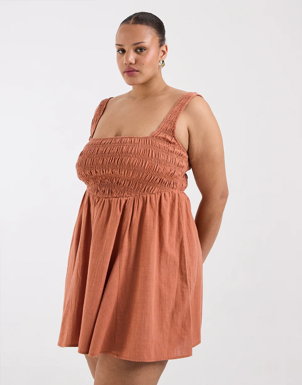 ASOS DESIGN Curve – Selina – Imbirowa marszczona sukienka plażowa mini z fakturowanej bawełny
