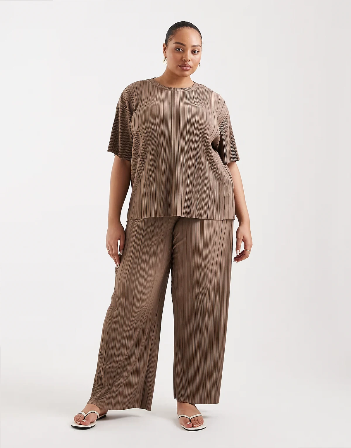 plissé wide leg pants in light brown - part of a set