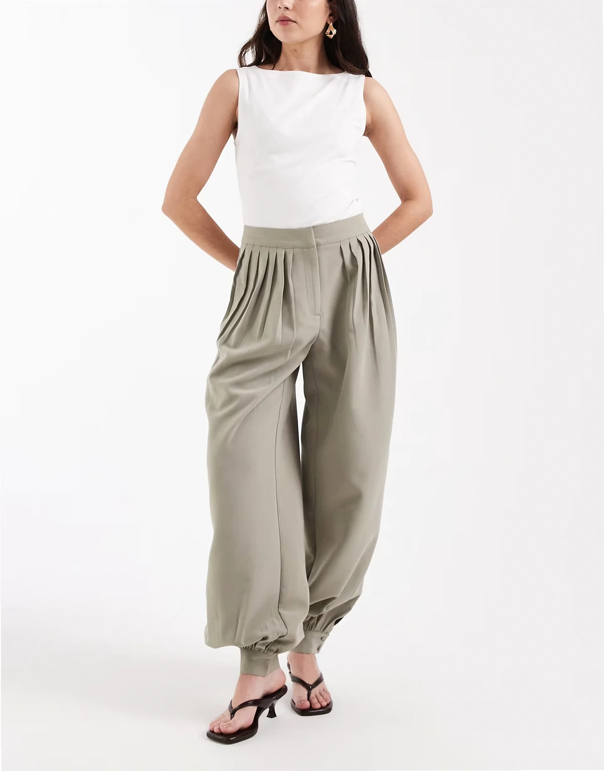 – Elegante Ballonhose in Salbeigrün mit Bundfalten vorne