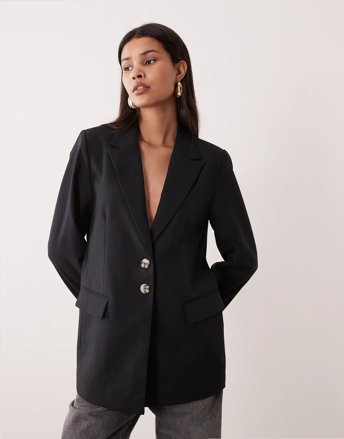 oversized tortoise button tailored blazer in black