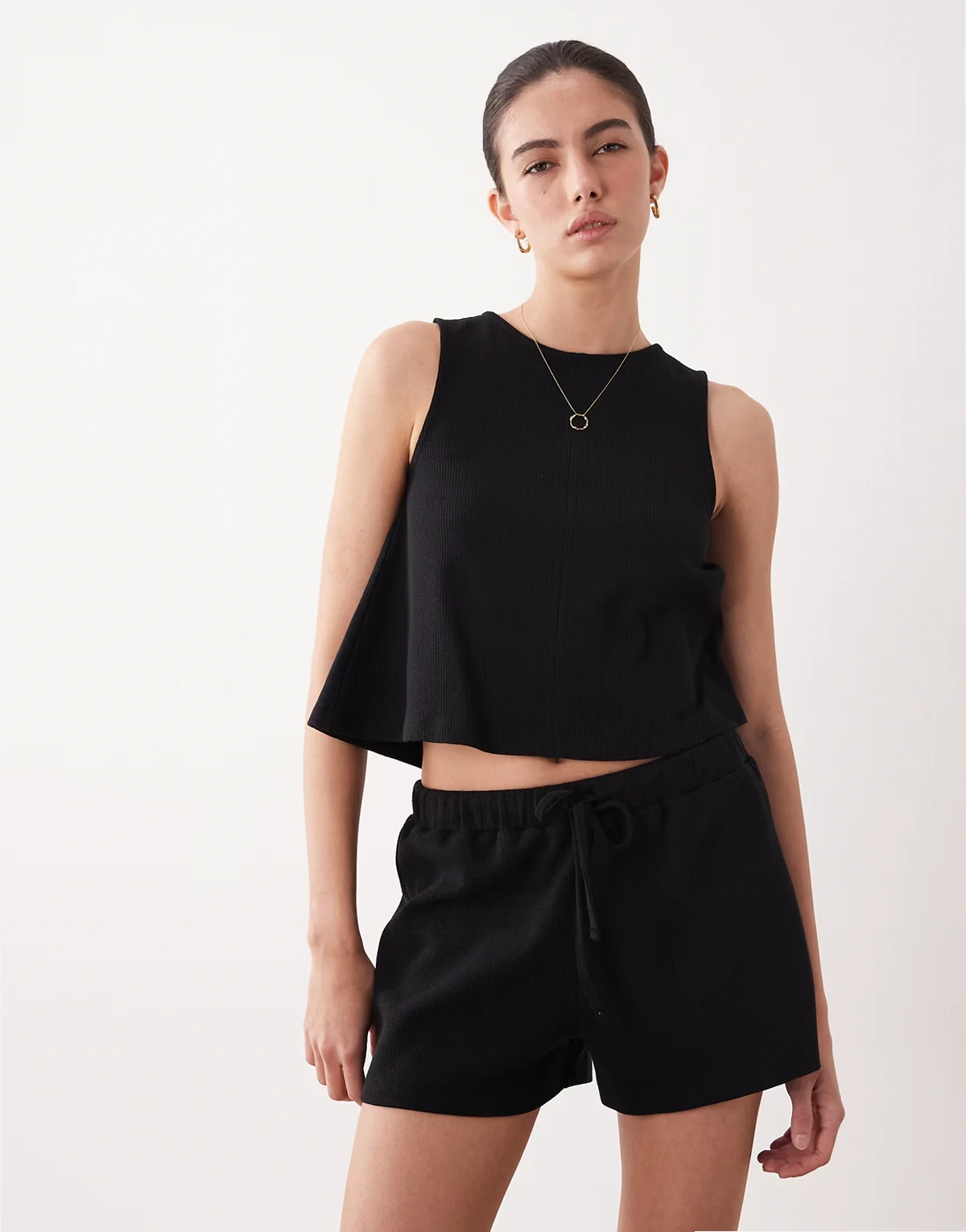 – Relaxed-Fit-Shorts in Schwarz mit Kordelzug und Waffelstruktur, Kombiteil