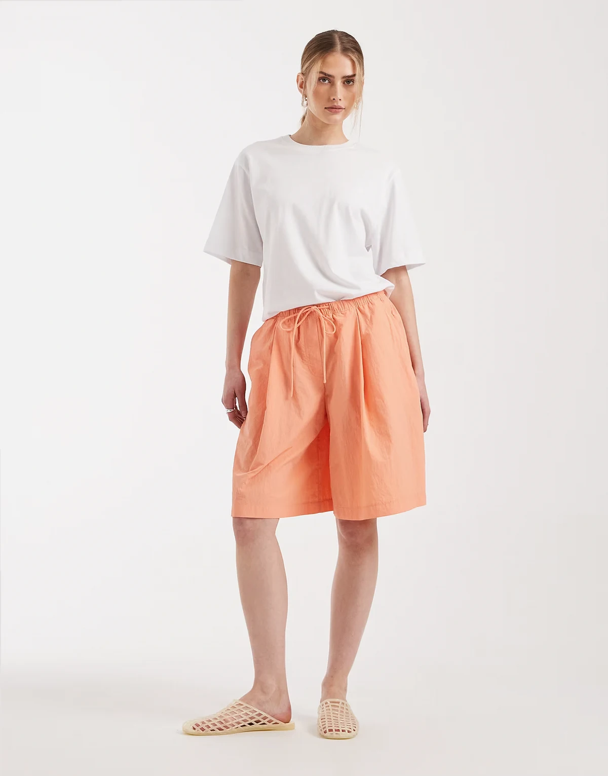 – Longline-Shorts aus Funktionsmaterial in Koralle