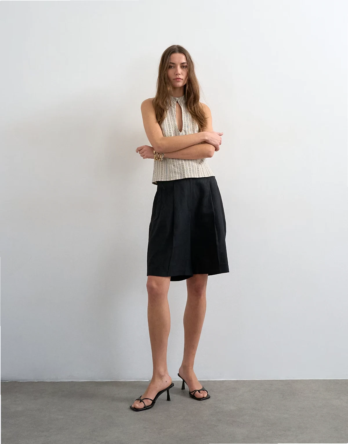 tailored linen blend ovoid bermuda shorts in black