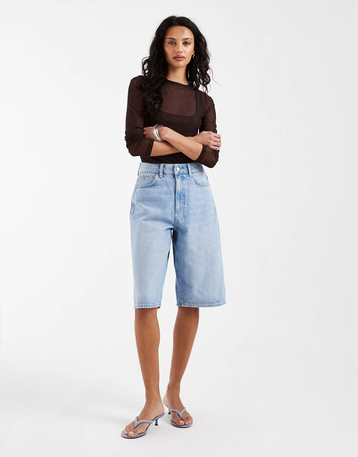 – Weite Bermudashorts in Hellblau