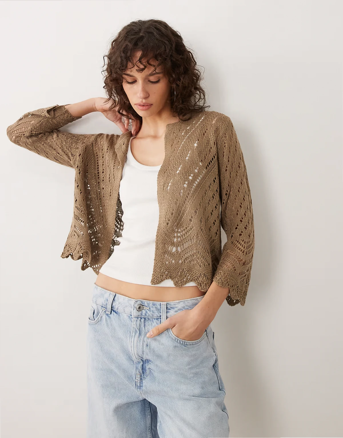 – Strickjacke in Hellbraun mit 3/4 langen Ärmeln