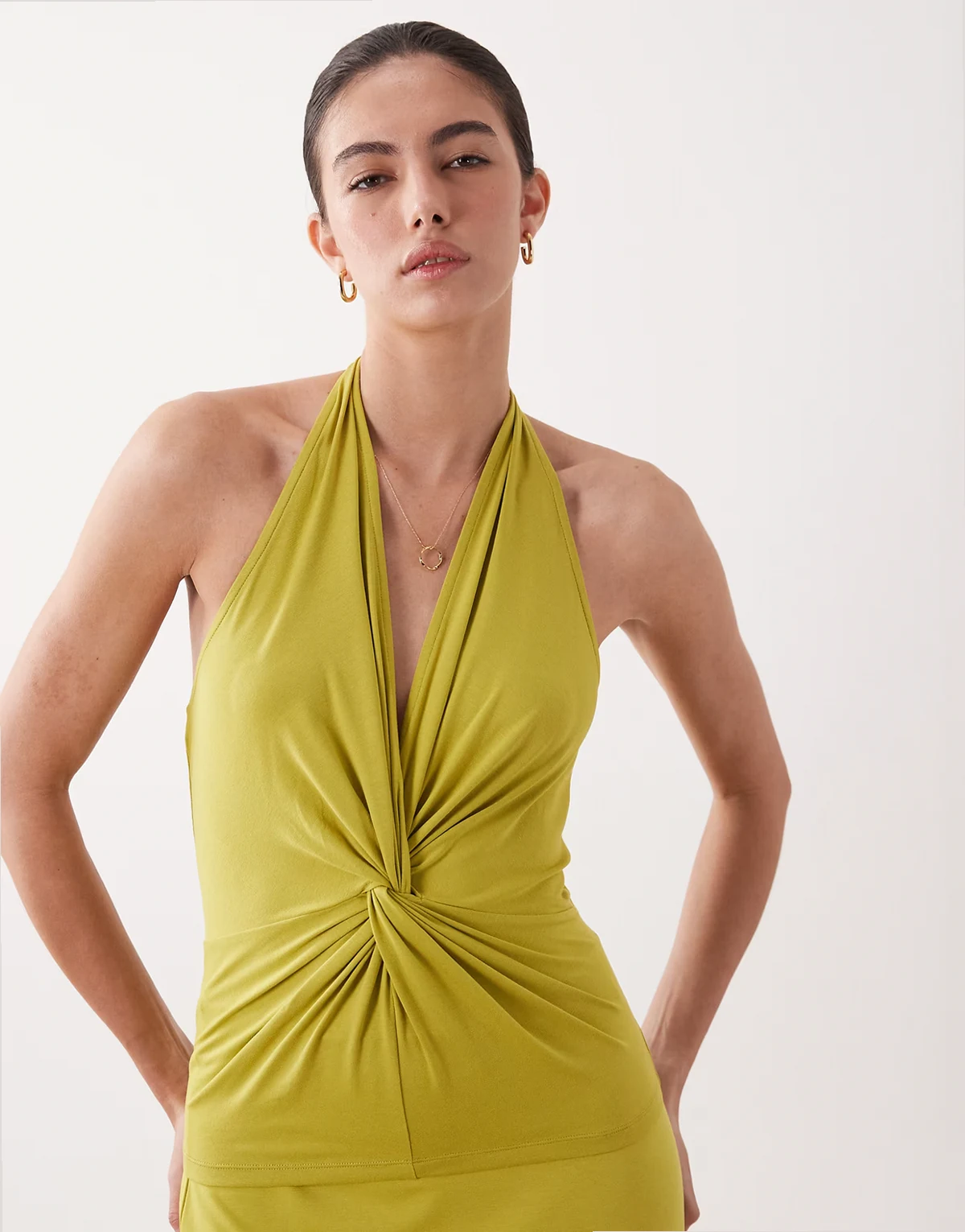 – Neckholder-Oberteil aus Modal in Senfgelb mit verdrehtem Detail, Kombiteil
