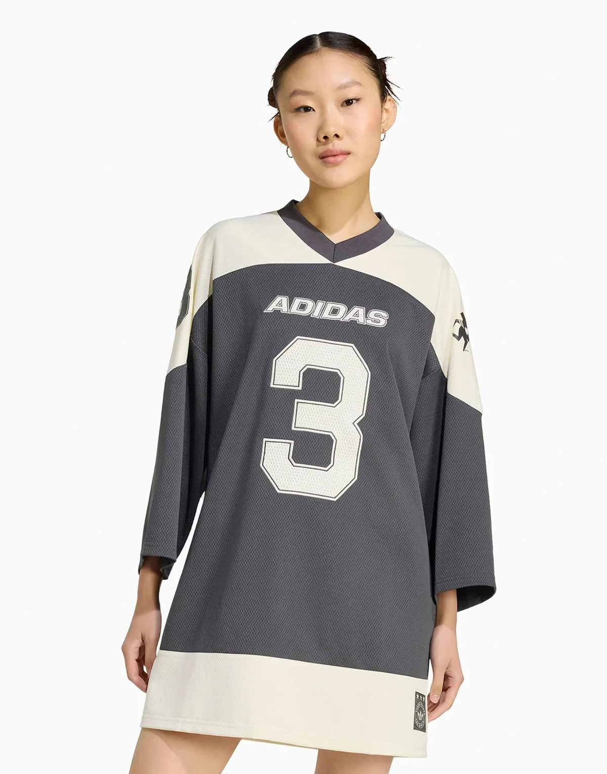 jersey in black and cream