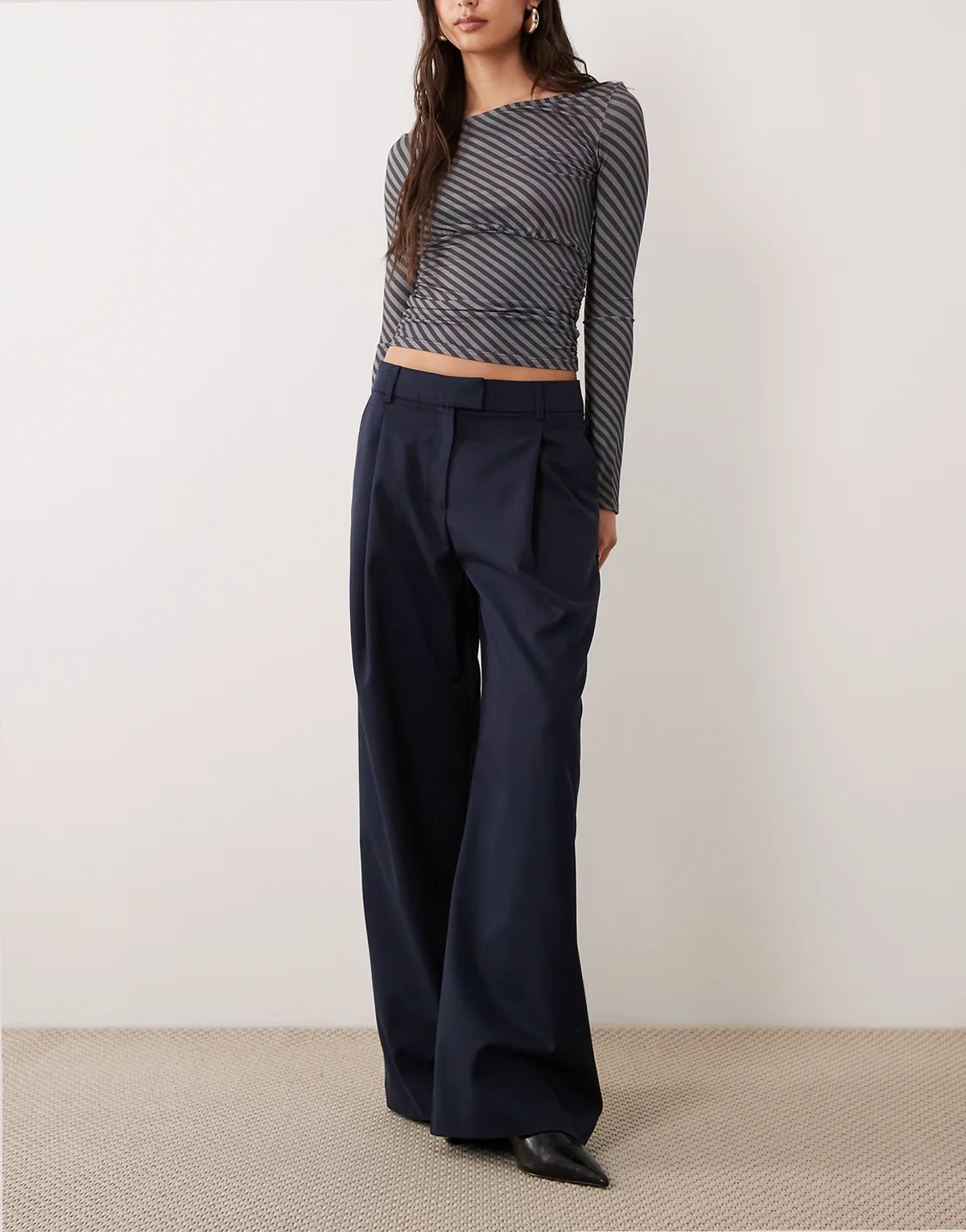 – Elegante Hose in Marineblau mit weitem Bein und lockerem, maskulinem Schnitt