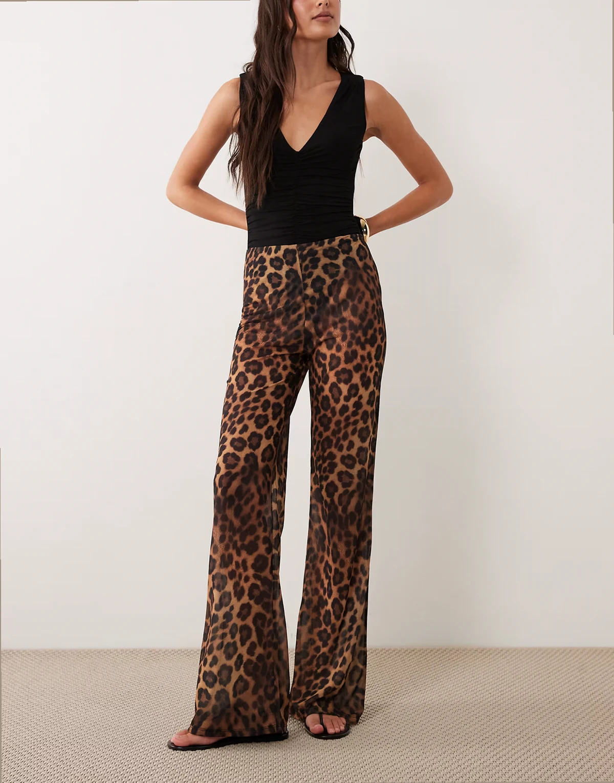 – Ausgestellte transparentes Netzstoffhose mit Leopardenmuster