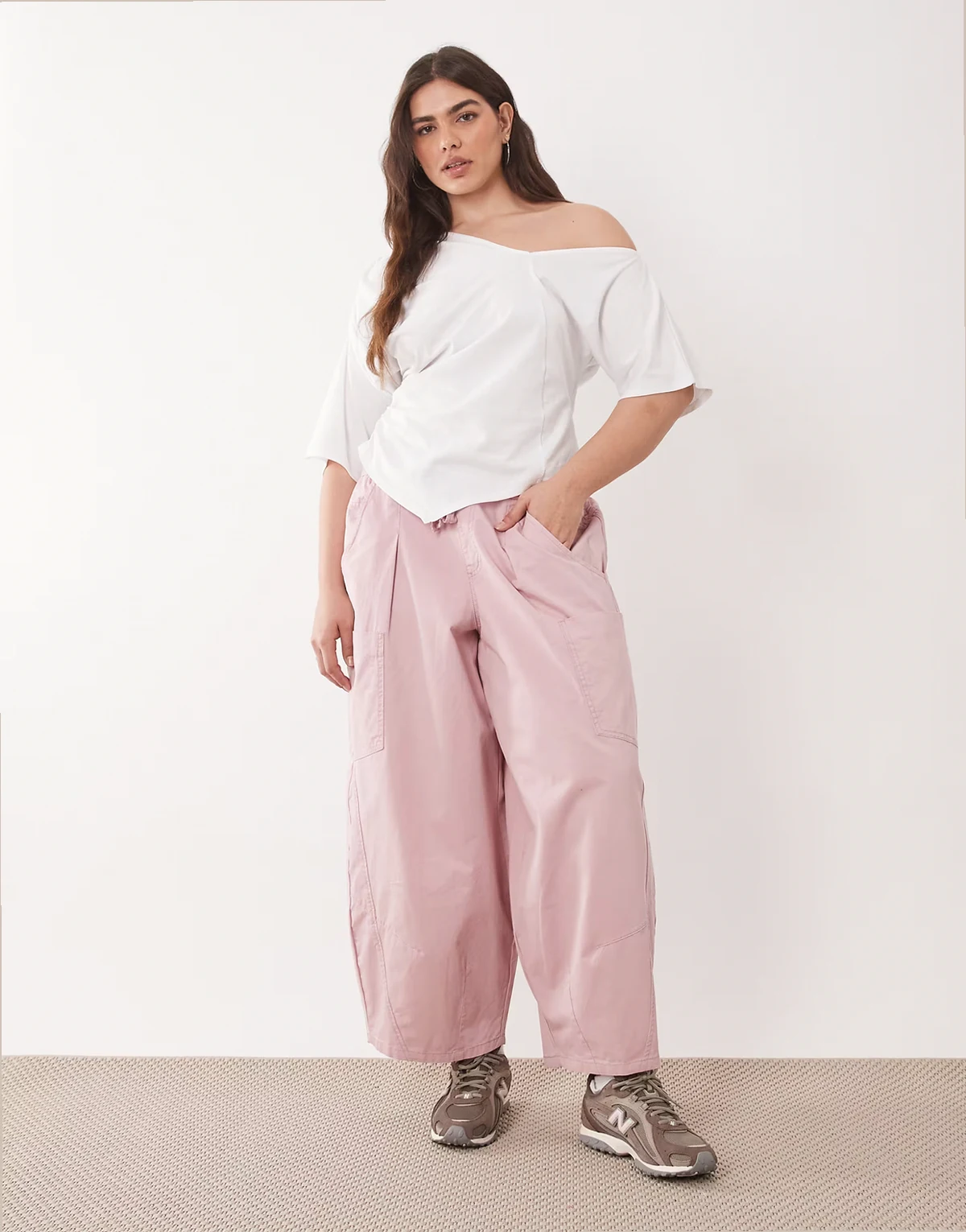 ASOS DESIGN Curve – Różowe wciągane spodnie z baryłkowymi nogawkami