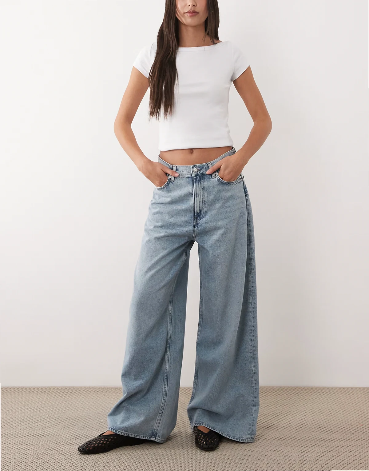 – Cedar – Jeans in hellblauer Waschung mit hohem Bund und weitem Bein
