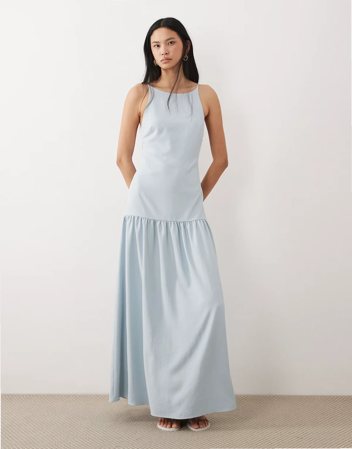ASOS DESIGN Tall – Jasnoniebieska sukienka maxi na ramiączkach z dekoltem w kształcie litery U i obniżoną talią