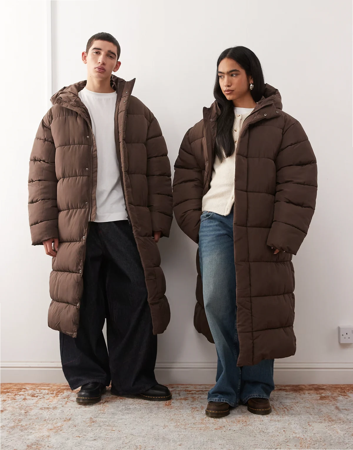 Unisex – Maxi-Puffermantel in Schokoladenbraun
