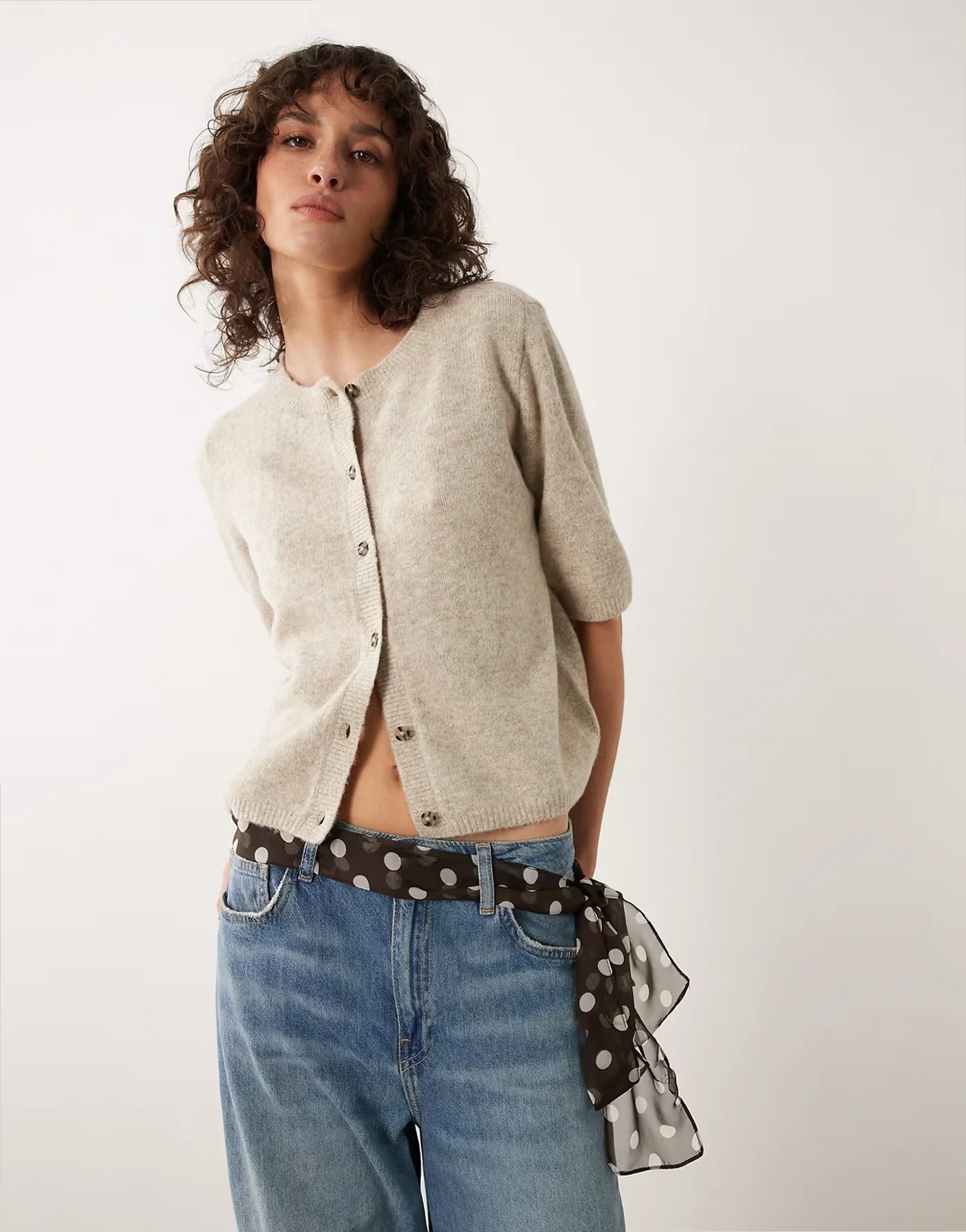 – Kurzärmlige Strickjacke in Beige mit Wollanteil