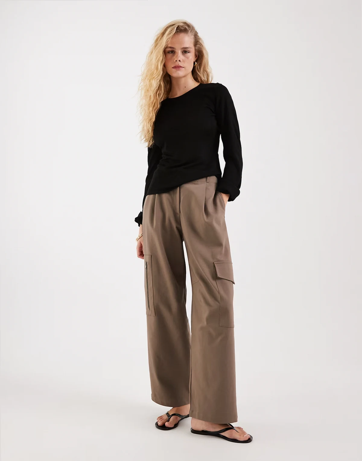 – Transparenter Strickpullover in Schwarz