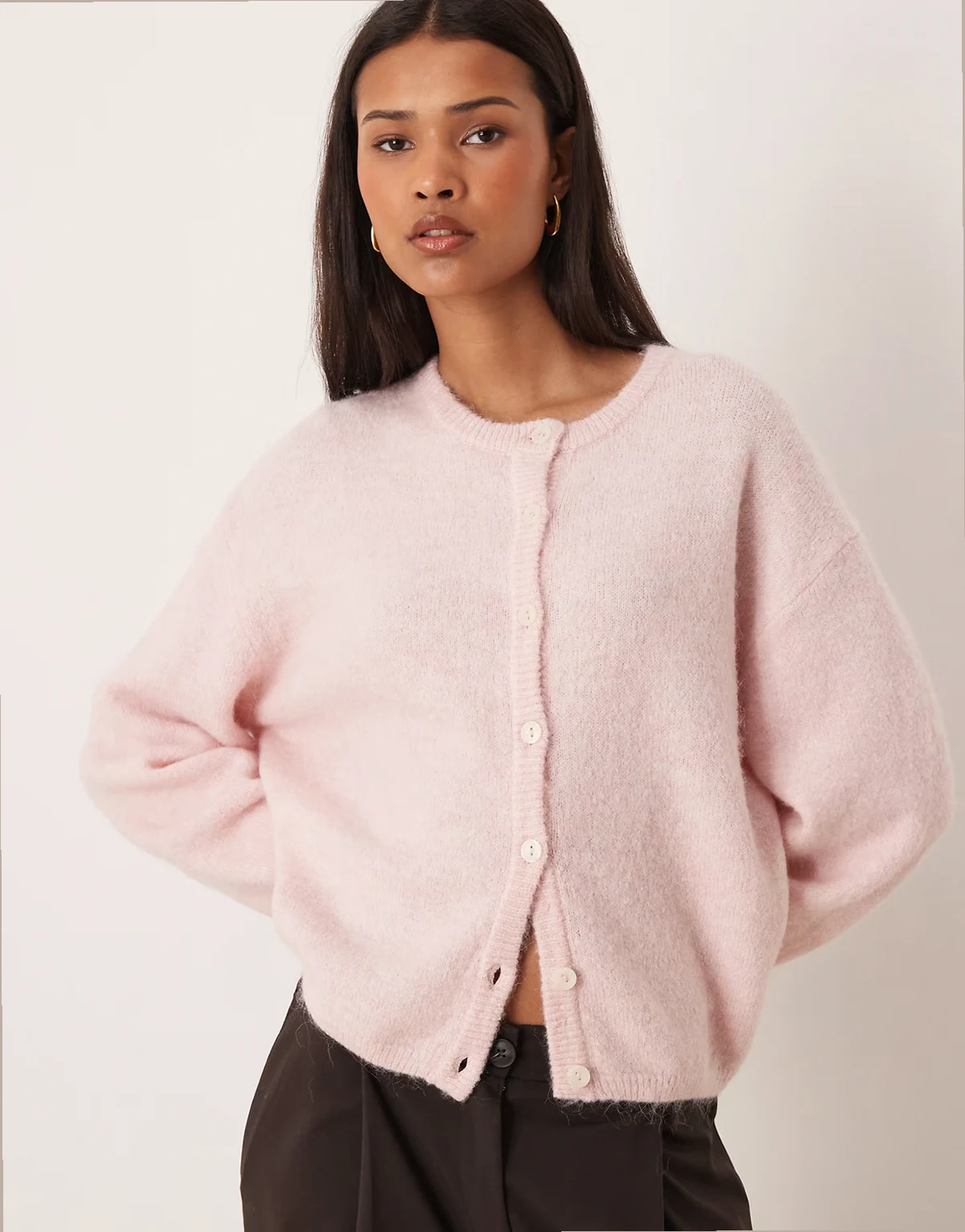 – Strickjacke aus Wolle und Alpakawolle in Rosa mit Rundhalsausschnitt