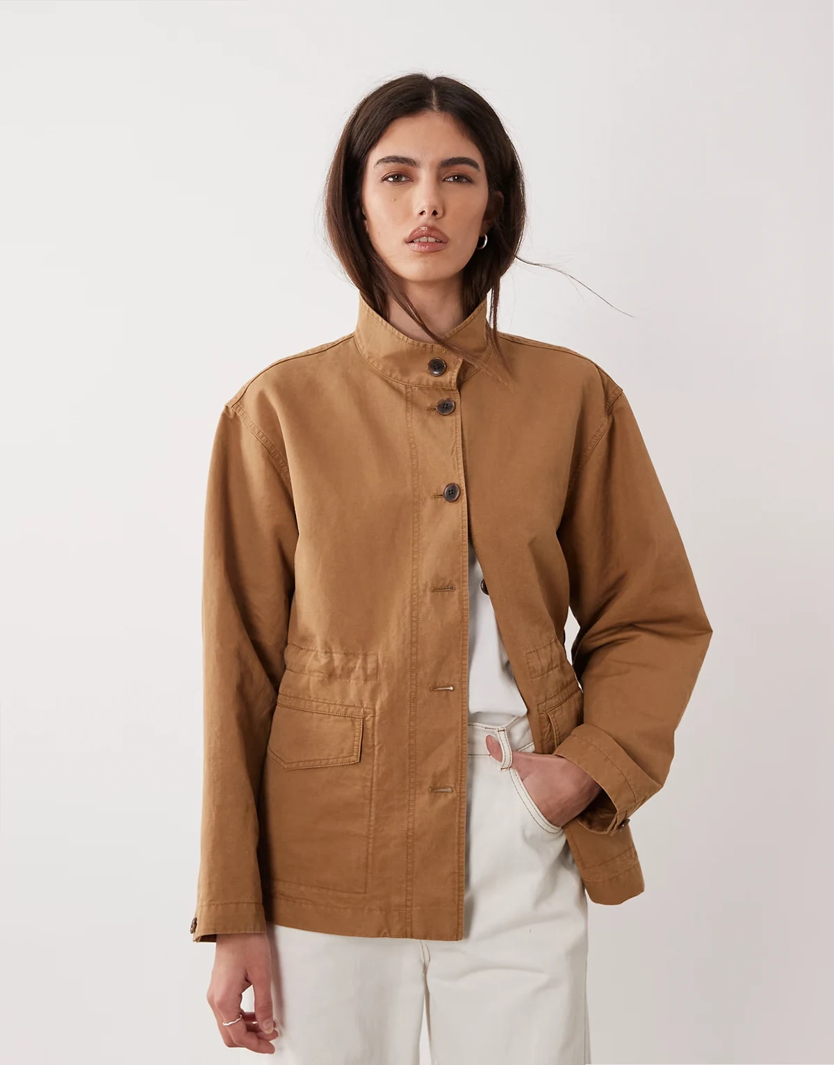 – Hemdjacke aus Leinenmix in verwaschenem Dunkelbeige mit Taschen vorne