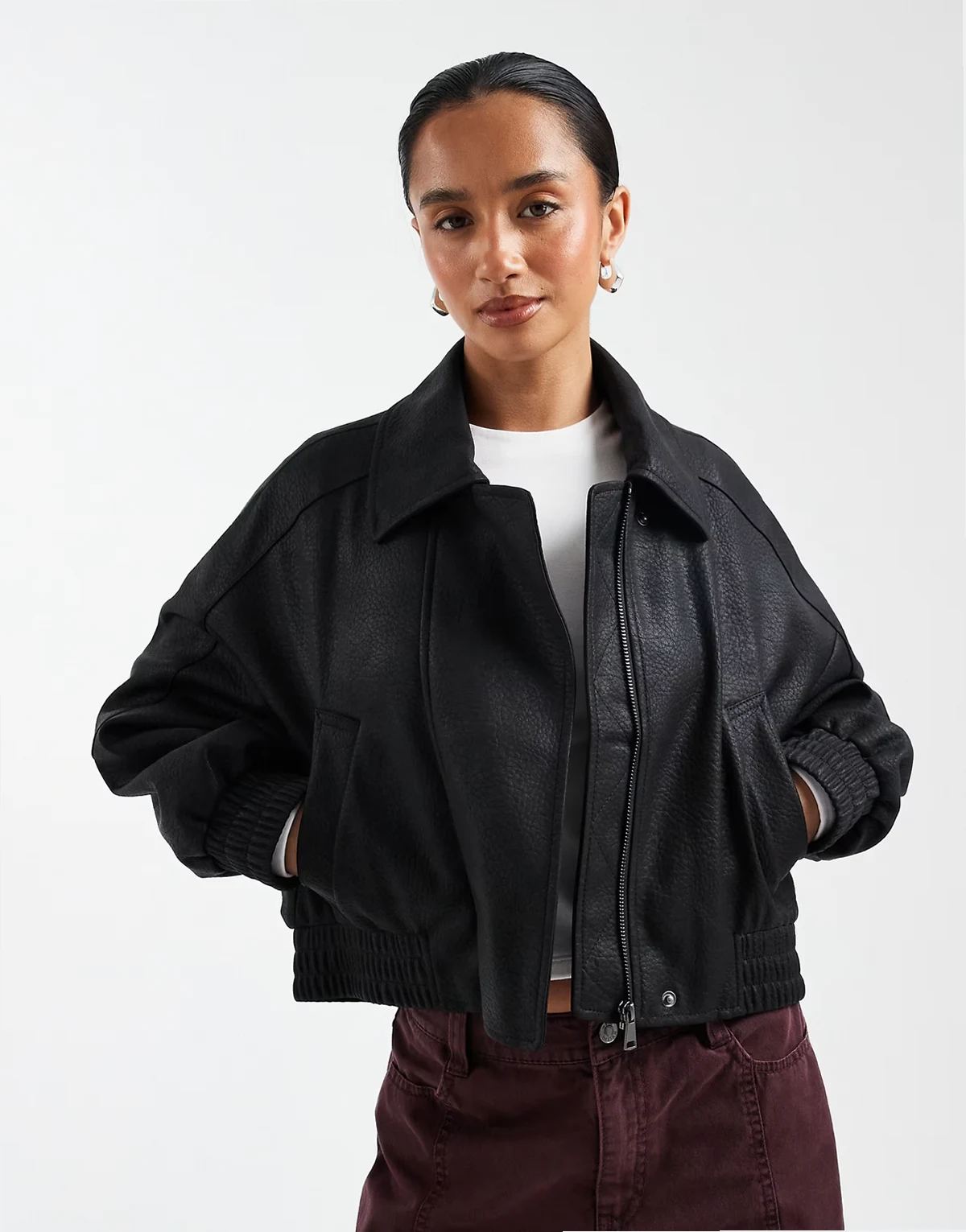 ASOS DESIGN Petite – Biker-Bomberjacke in schwarzer Lederoptik