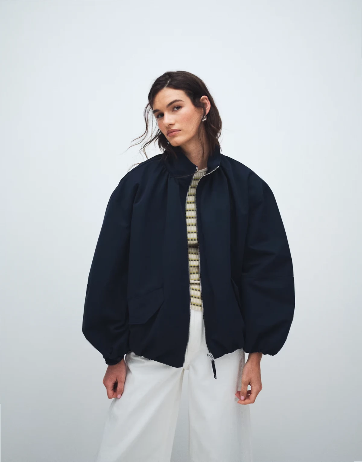 – Oversize-Bomberjacke in Marineblau mit Stehkragen und Ballonsaum