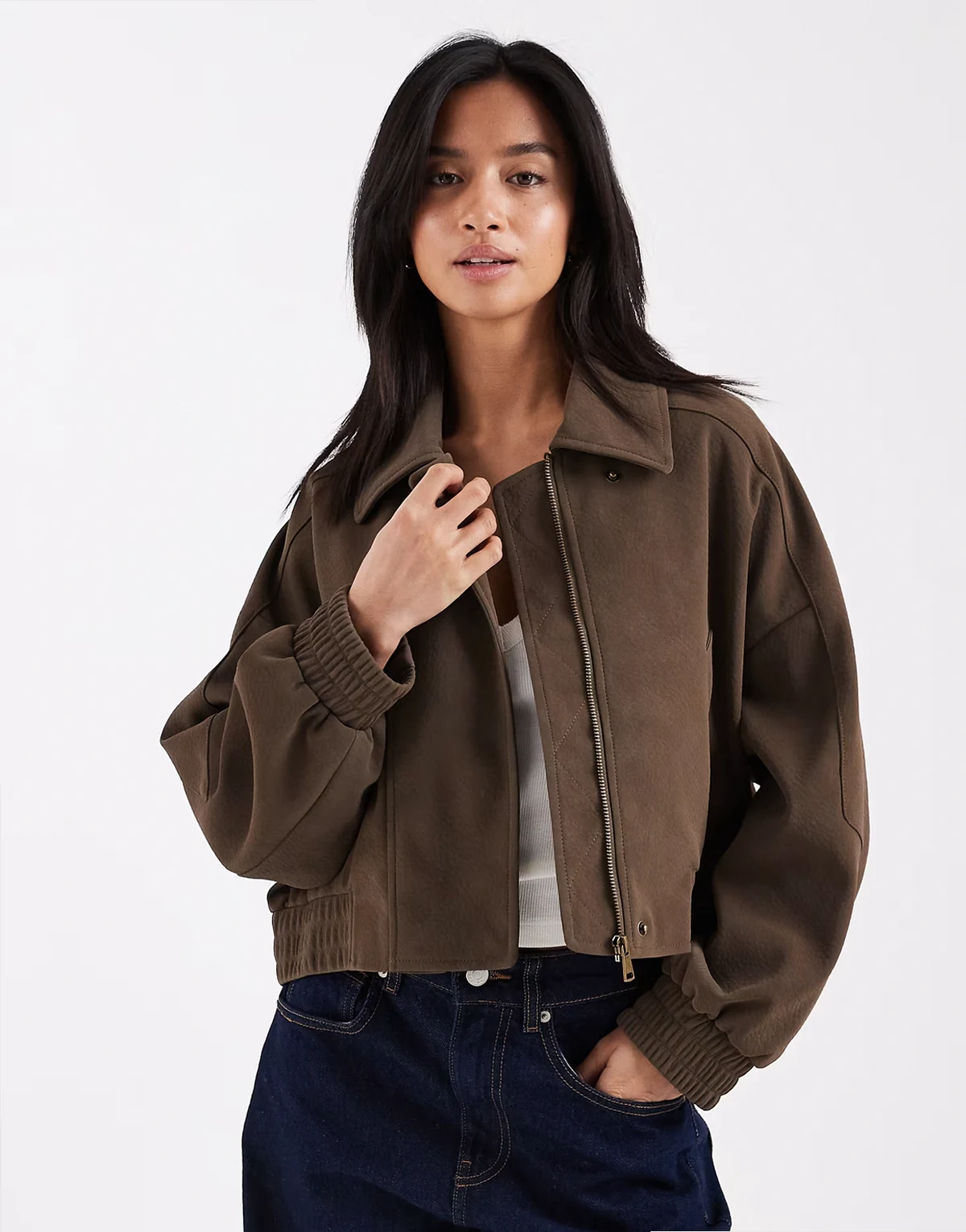 ASOS DESIGN Petite – Biker-Bomberjacke in Lederoptik in Mokka