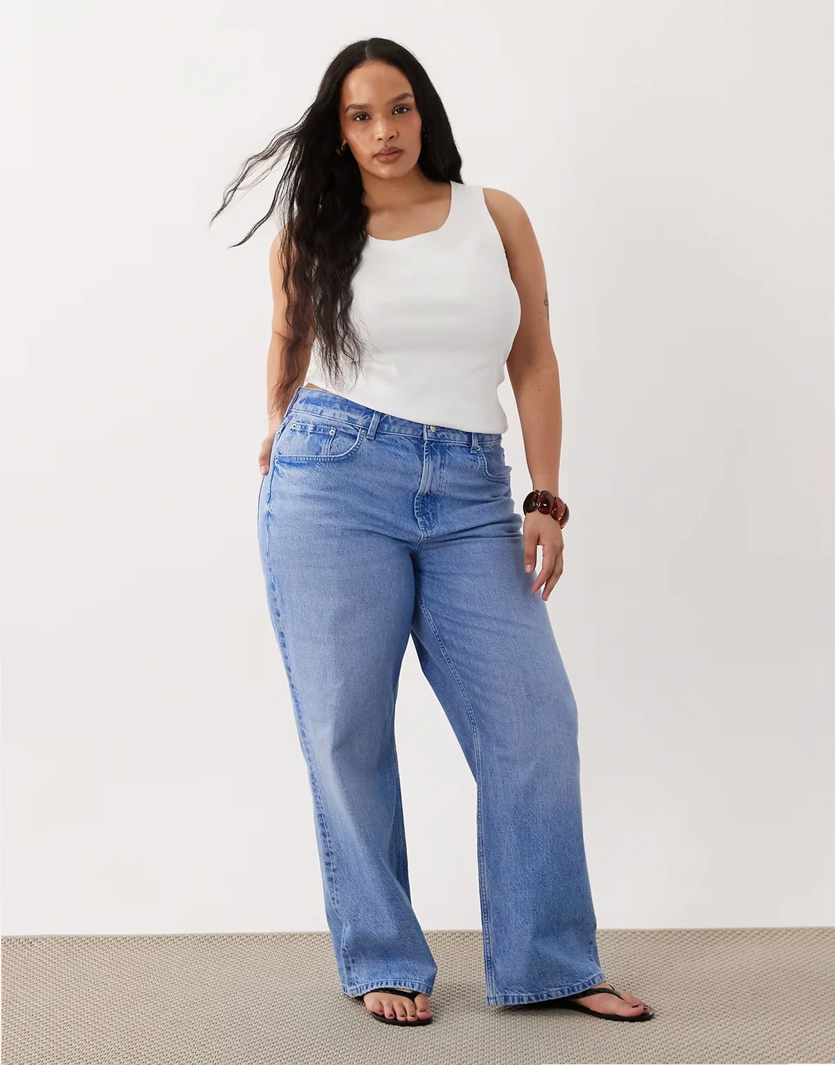ASOS DESIGN Curve – Niebieskie jeansy o fasonie dad z szerokimi nogawkami