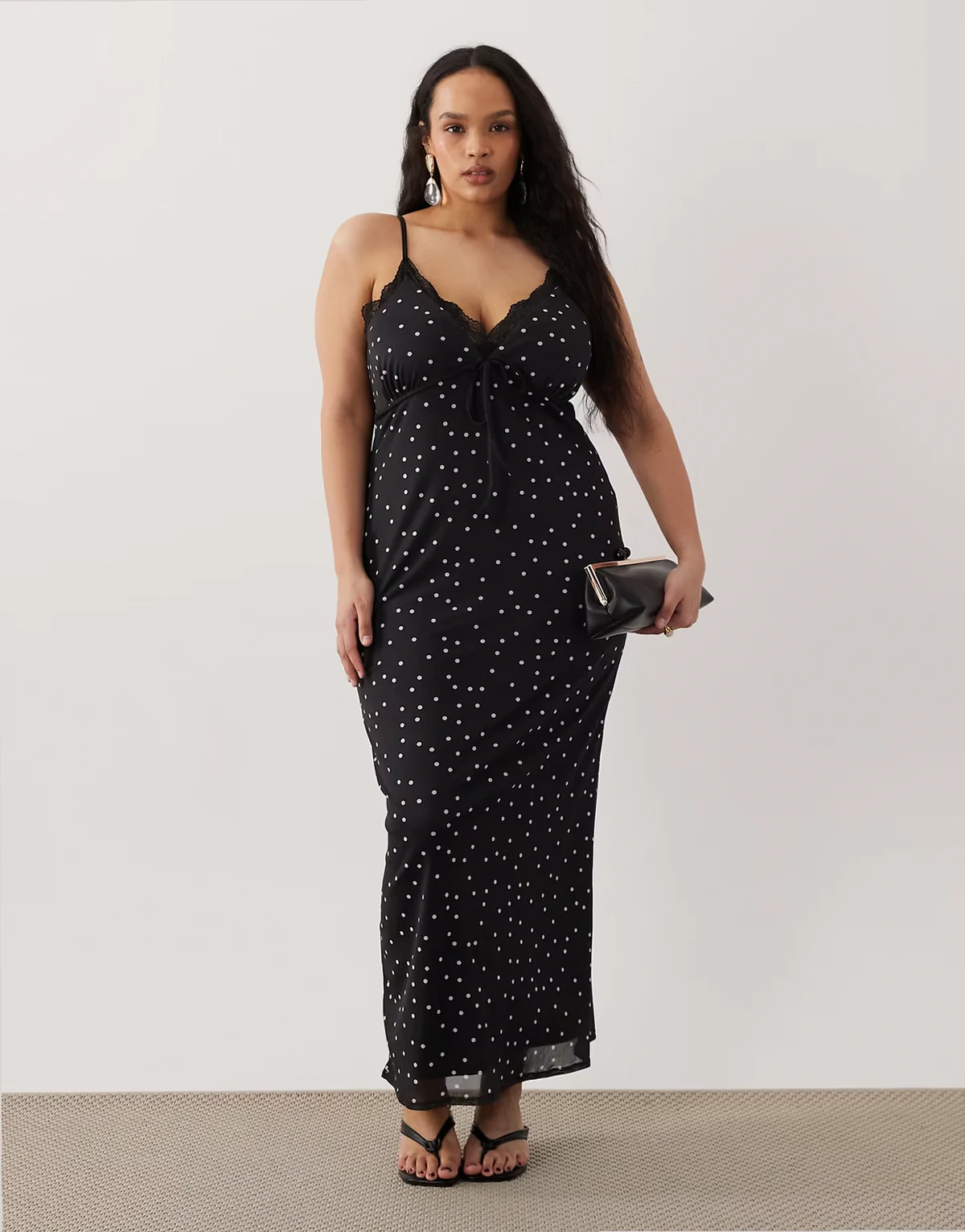 ASOS DESIGN Curve – Siateczkowa sukienka na ramiączkach, w groszki, z koronką