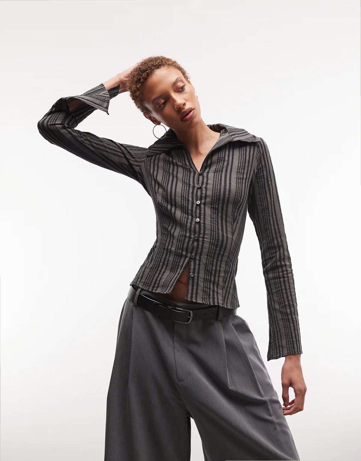 button up long sleeve shirt in gray stripe