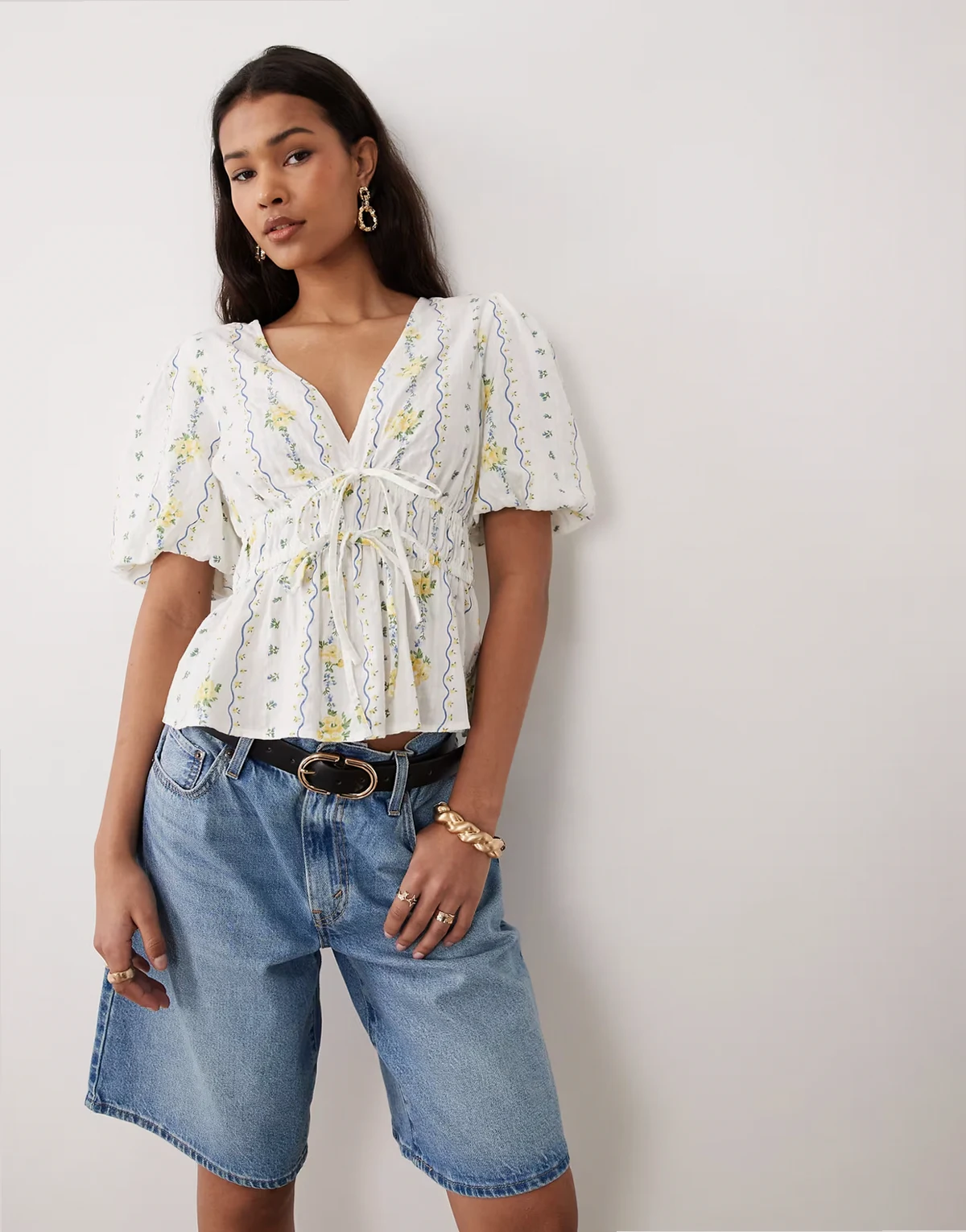 Cordelia V-neck puff sleeve tie detail top in white floral