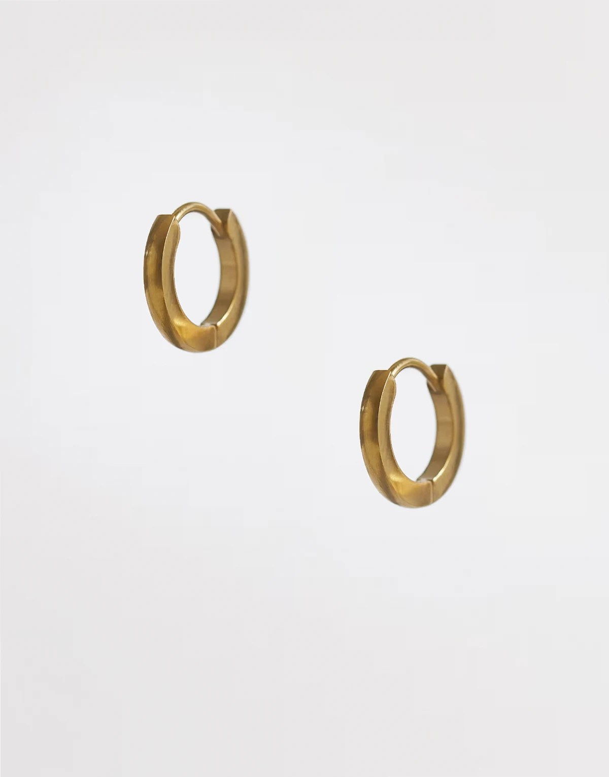 waterproof stainless steel 9mm huggie hoop earrings in gold