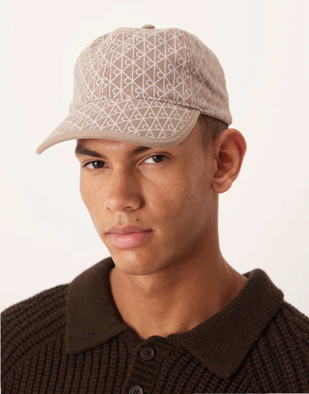 – Kappe in Taupe mit durchgehendem Emblem-Print