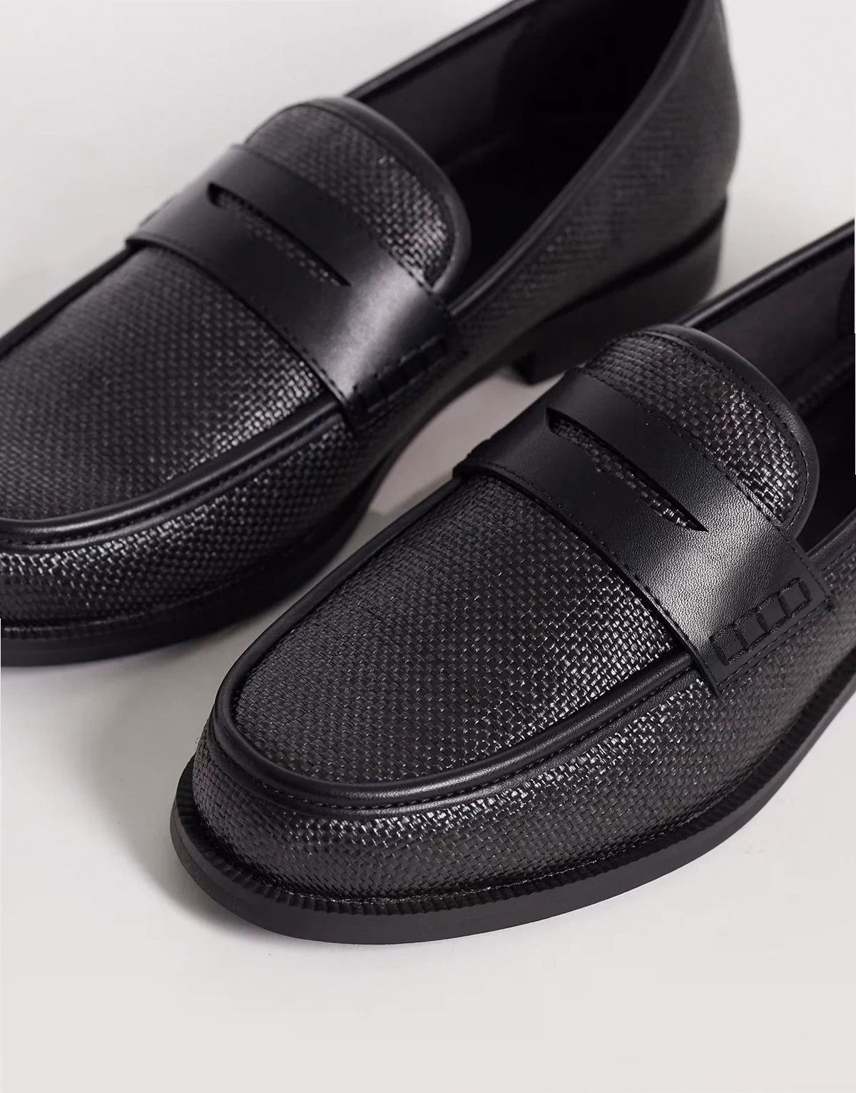 – Penny-Loafer in Schwarz mit geprägtem Strukturmuster