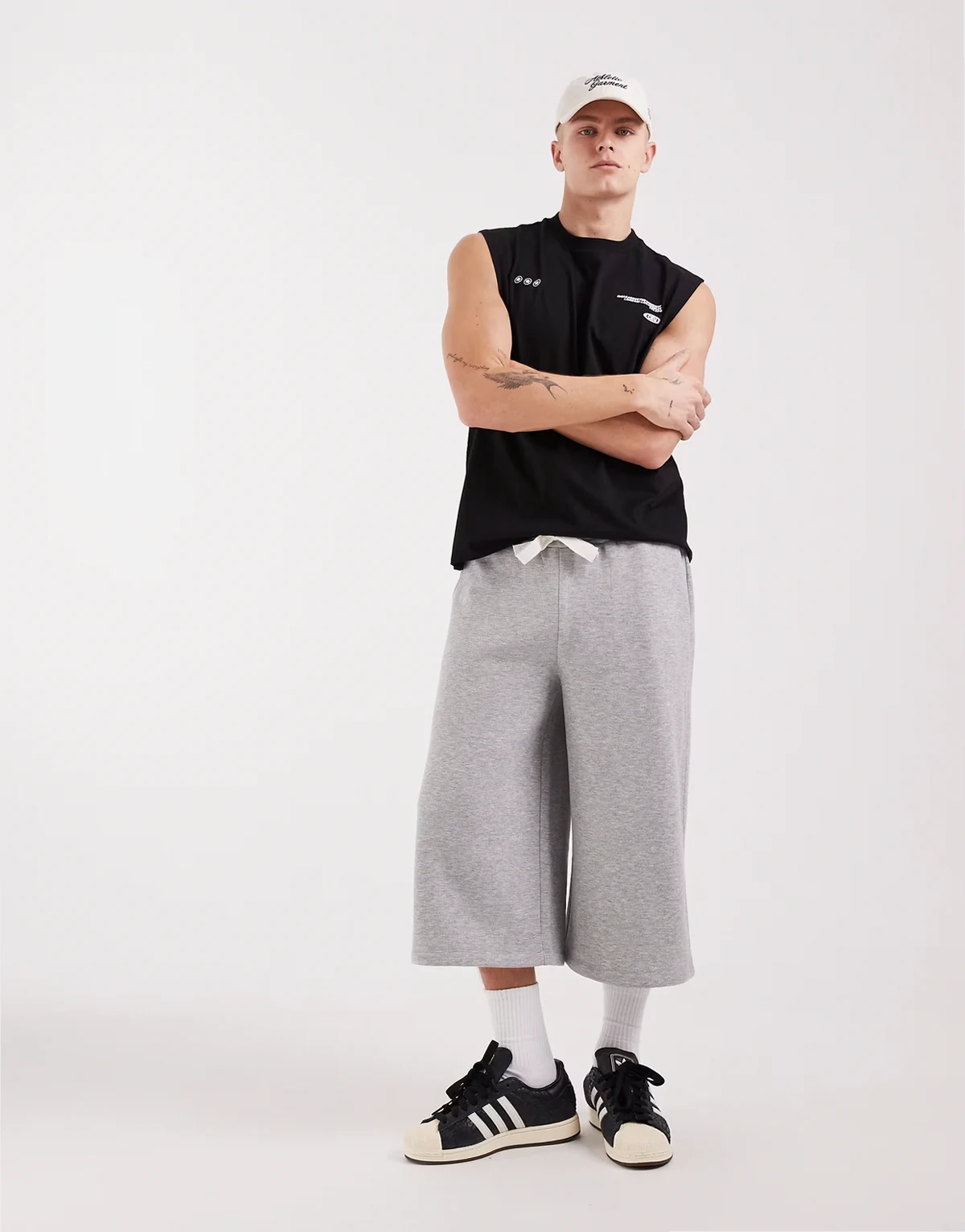 – Oversize-Jorts in Grau meliert