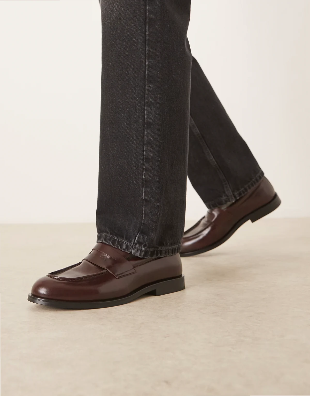 – Essential – Penny-Loafer aus Leder in Braun
