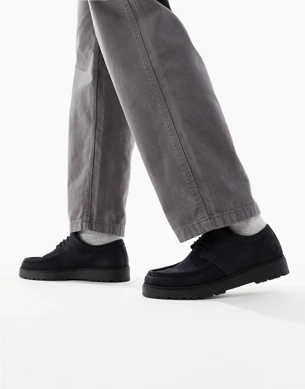 – Kenney – Low Top Stiefel aus gewachstem Wildleder in Dunkelgrau