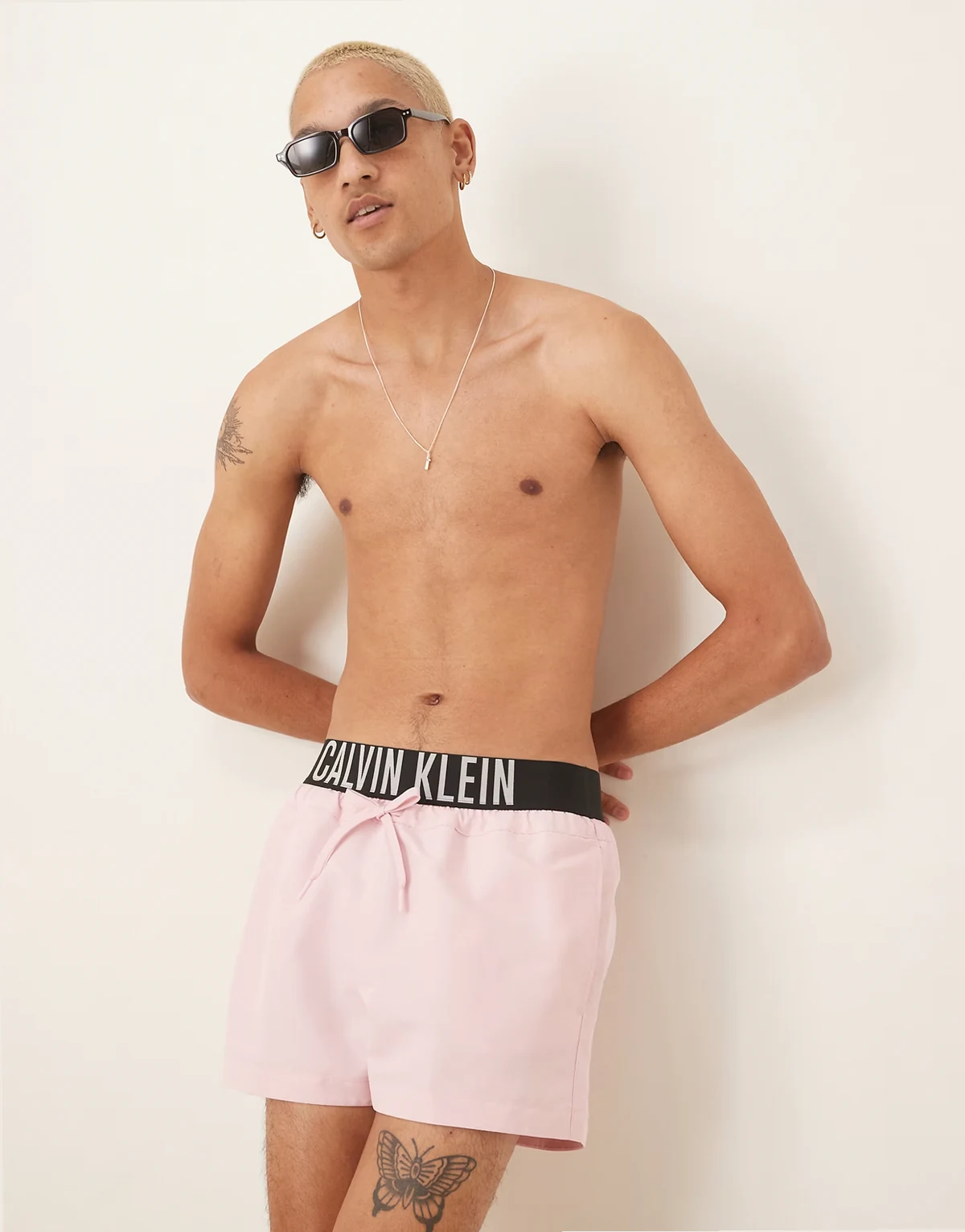 – Badeshorts in Rosa mit Logobund
