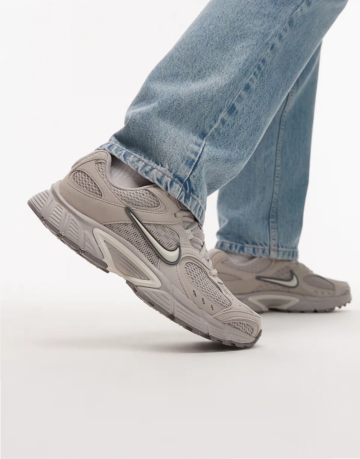 V5 RNR Suede sneakers in gray