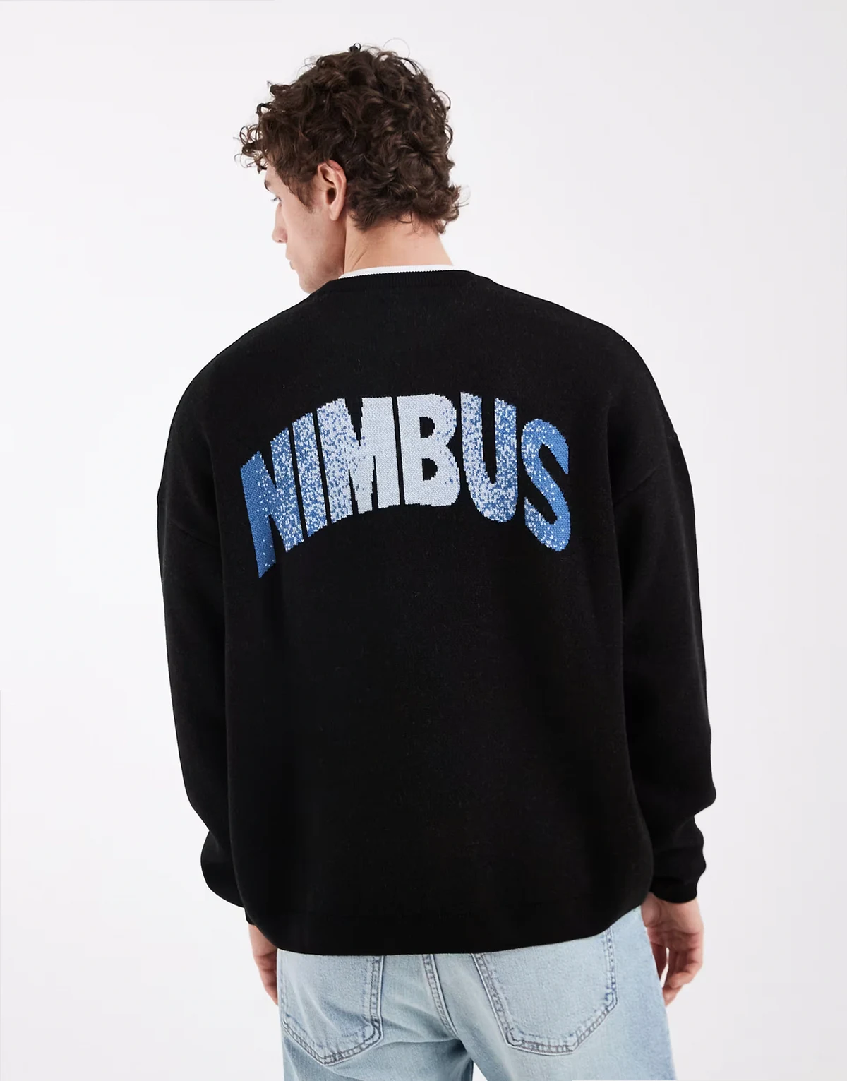 – Czarny sweter oversize z grafiką „NIMBUS“
