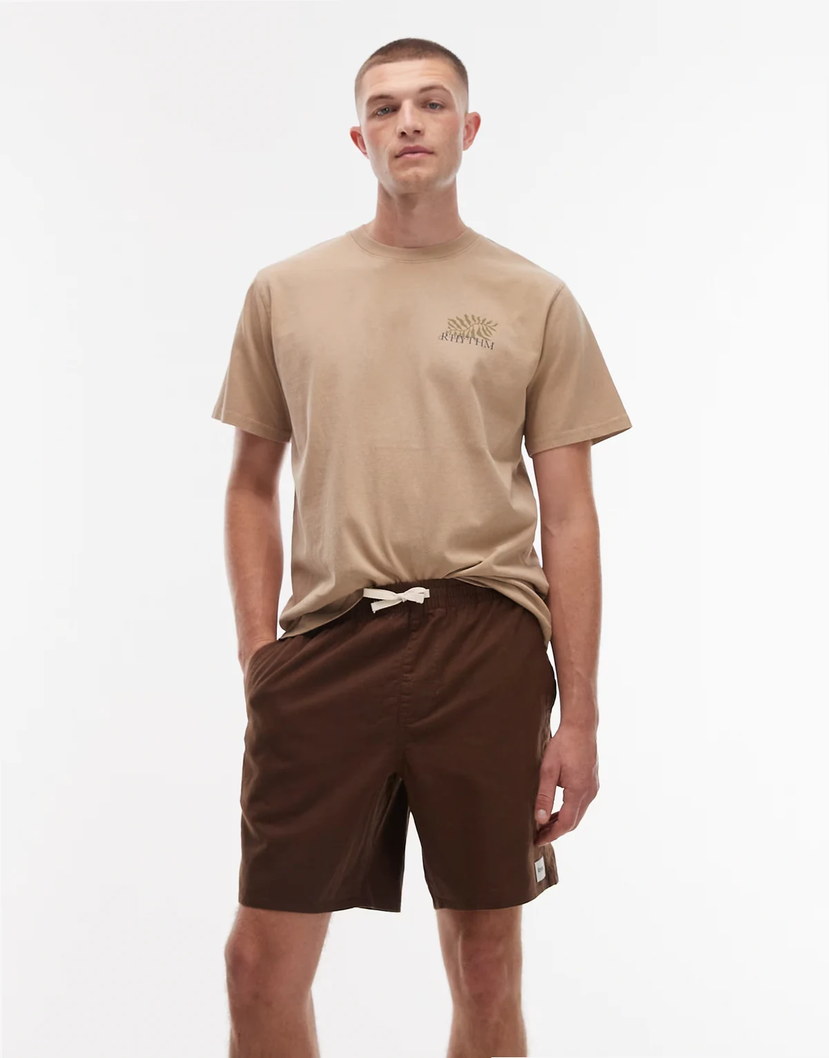 – Klassische Jam-Shorts aus Leinenmix in Schokobraun
