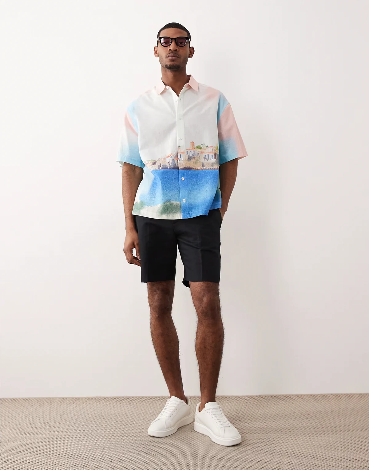 – Elegante Shorts in Schwarz mit hohem Leinenanteil und regulärem Schnitt
